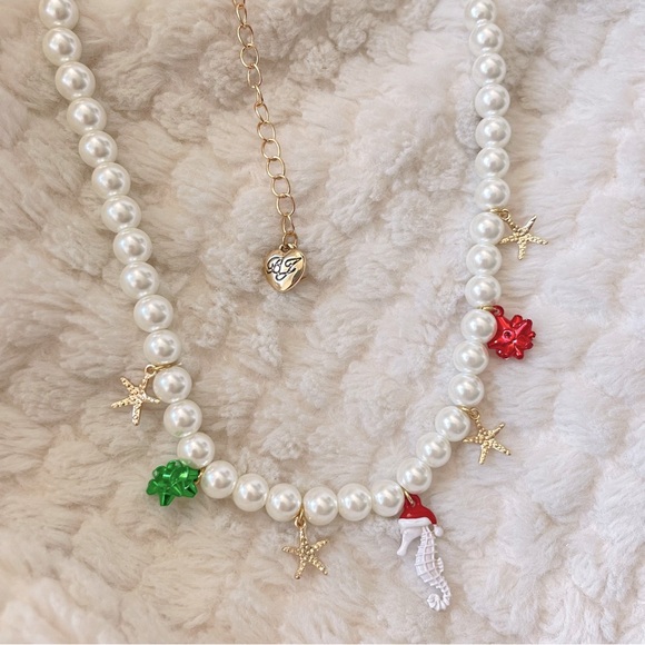 BETSEY JOHNSON Seahorse Imitation Pearl Strand Necklace New - Picture 4 of 11